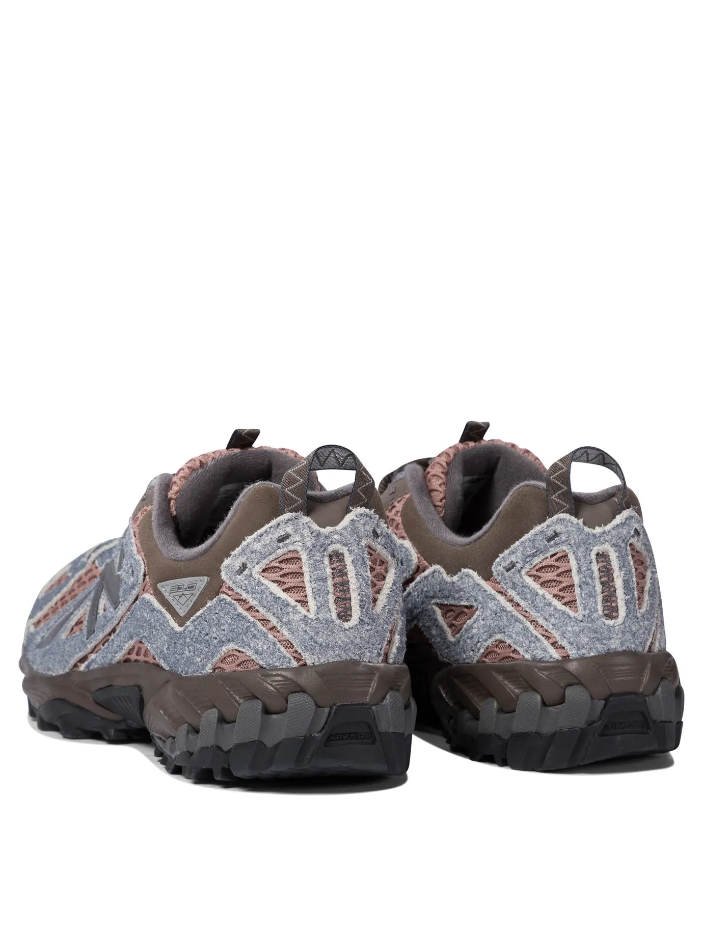 Sneakers de New Balance et glissade