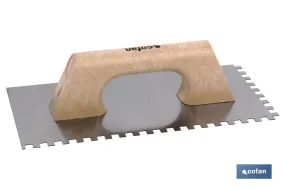 Truelle dentée avec manche en plastique 300x150x0,7 mm • Outils Bazarot